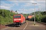 185 008 durchfhrt mit dem 47056 den Bahnhof Altena(Westf) zum Zielbahnhof Hamm(Westf).