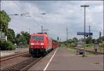 185 203 hat einen Ganzzug mit Stahlstangen am Haken und fhrt vom Mnsterland komment Richtung Ruhrgebiet.