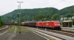 185 201 fhrt gemeinsam mit 185 280 am FE 44696 nach Kornwestheim. Eingeplant war zuvor 185 002 (ehem.  TRAXX ), welche leider nicht kam. Der Zug befindet sich hier bei der Durchfahrt von Horb/Neckar auf der Gubahn.