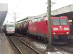 Am 03.01.2009 durchfuhr die 185 058-5 mit mehreren Kesselwagen den Hannover Hauptbahnhof.