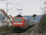 185 093-2 mit einem Containerzug bei der Durchfahrt Weilheim(Wrtt) 15.3.09