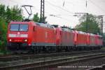 185 067-6 (DB) fhrt am 29. April 2009 um 17:31 Uhr mit einem LZ (185 009-8; 185 320-9; 185 232-6; 140 681-8) durch Duisburg Neudorf