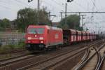 185 236-7 fuhr mit einem gemischten Gterzug am 21.08.2009 durch Hannover Linden/Fischerhof.