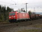 185 296-1 mit einen langen Gz aus Richtung Bebra kommend Kurz vor Fulda am 13.11.2009