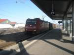 Hier 185 174-0 mit einem Gterzug in Richtung Berlin, dieser Zug stand am 7.3.2010 in Angermnde.