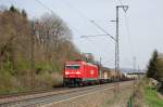 Mit einem gemischten Gterzug am Haken ist 185 210-2 am 23.4.2010 auf der Filsbahn in Richtung Stuttgart unterwegs.