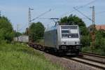 185 671-5 Railpool mit einem Containerzug bei der Durchfahrt durch Hannover-Limmer am 5.06.10