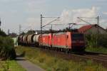 185 107-0 + 185 246-6 mit einem gemischten Gterzu in Nauheim am 03.08.2010