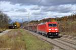 185 391 ist mit einem Holzzug in Ri.Ulm auf der Filsbahn unterwegs.Sie Durchfhrt Gingen/Fils am 4.11.2010