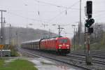 185 340-7 und Schwesterlok ziehen einen Kohlezug durch Kln-West. An dieser Stelle ein Gruss an die jungen Fotografenkollegen. Aufgenommen am 13/11/2010.