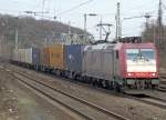 185 597-2 von Crossrail mit Containerzug in Kln West am 17.01.2011