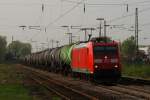 185 012-2 mit einem Kesselwagenzug bei der Durchfahrt durch Hilden am 11.04.2011