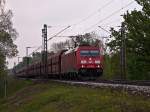 185 360 mit dem leeren Erzbomber von Linz nach Oberhausen West, am 01.05.2011 kurz vor Plattling.