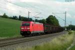 Die 185 379-5 zieht leere Gterwagen Richtung Norden. Aufgenommen am 15.06.2011 bei Helmsheim.
