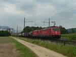185 596-4 und eine weitere Lok dieser BR zwischen Frenkendorf und Pratteln. 3.8.2011