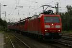 185 145 zieht einen Lokzug bestehend aus:151 119,155 xxx,139 313,155 xxx,185 xxx,155 xxx,151 055,155 117,185 381,151 043,155 132 und 140 716 am 30.8.11 durch Duisburg-Entenfang