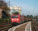 185 186 durchfhrt am 24.September 2011 mit einem Mischer, aus Wrzburg kommend, den Frther Hbf Richtung Gterring.