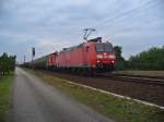 185 028-8 zieht 362 564-7 und einen gemischten Gterzug am 05.10.2011 durch Wiesental