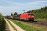 185 007 mit einem gemischten Gterzug am 18.08.2011 bei Plling.