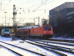 185 297-9 von Railion kommt bei Schnee und Sonne mit einem Autozug aus Richtung Kln und fhrt in Aachen-West ein am 5.2.2012.