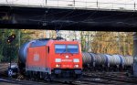 185 206-0 von Railion kommt mit ein Kesselzug aus Richtung Kln und fhrt in Aachen-West ein bei schnem Winterwetter am Rosenmontag 20.2.2012.