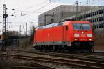 185 352-2 DB rangiert in Aachen-West bei Wolken am 18.3.2012.