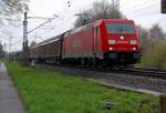 Bei usseligem Landregen kommt die 185 216-9 von Railion mit einem  Schiebewandwagenganzzug kurz vorm Bahnhof Lintorf aus Richtung Duisburg gefahren, an diesem Ostermontag den 9.April2012.