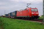 Mit reichlich Tragwagen und Containerwagen am Hacken kommt am Nachmittag des 10 Mai 2012 die 185 080-9 aus Richtung Neuss gen Sden gefahren....ich denke mal es geht nach serreich.....