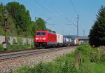 TRAXX-Alarm: 185 370-4 rollt am 25. Mai 2012 mit einem KLV-Zug (?) durch das Filstal in Richtung Stuttgart und konnte bei Gppingen aufgenommen werden.