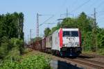 185 665-7 mit einem Schadwagenzug von Gelsenkirchen-Bismarck nach Mnchen in Dsseldorf-Eller am 25.05.2012
