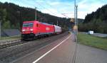 185 217 durchfhrt am 18.05.2012 mit einem gemischten Gterzug den Bahnhof Frtschendorf auf der Frankenwaldbahn.