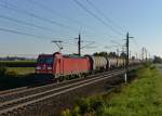 185 347 mit einem Kesselzug am 20.08.2012 unterwegs bei Marchtrenk.