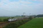 185 562-6 fuhr am 08.09.2012 mit einem ITL-Autozug von Emden richtung Bremen, hier bei Veenhusen.