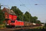 185 397 am 26.6.12 mit einem gemischten Gterzug in Ratingen-Lintorf.