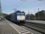 BR 185-CL 001 der Connex Cargo Logistics GmbH am 28.12.2012 bei der Durchfahrt mit einem Gterzug durch den Bahnhof Diepholz (Strecke Bremen - Osnabrck; aus Richtung Bremen kommend).