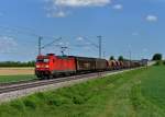 185 397 mit einem Gterzug am 08.05.2012 bei Stephansposching.