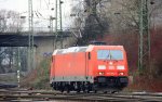 185 355-5 DB rangiert  auf dem Personengleis in Aachen-West bei Wolken am 3.3.2013.