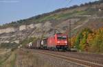 185 212 mit Gterzug am 11.10.2012 bei Thngersheim auf dem Gegengleis