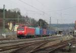 185 182-3 zieht am 01. April 2013 den Cronos Containerzug durch Kronach.