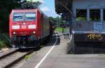 Umleitergterzug im Fischbachtal -     185 036-1 bringt einen, heute eher seltenen, gemischten Gterzug aus Richtung Neunkirchen/Merchweiler ber die Fischbachtalbahn.