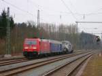 185 281-3 stand am 05.04.13 mit einem Trafo in Hochstadt-Marktzeuln.