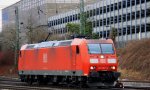 185 018-9 DB kommt aus Richtung Kln,Aachen-Hbf als Lokzug aus Kln-Gremberg nach Aachen-West und fhrt in Aachen-West ein bei Regenwolken am 11.4.2013.