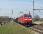 185 070-0 zieht am 16. April 2013 einen gemischten Gterzug in den Bahnhof Hochstadt-Marktzeuln.