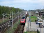 185 217-7 hlt zum Personalwechsel am 27.04.2013 im Bhf.Elstal.