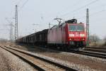 Gemischter Gterzug auf der KBS 703 am 04.04.2013 zwischen Offenburg und Freiburg. 185 098-1 mit einem Mischer gen Sden bei der Einfahrt in Orschweier.