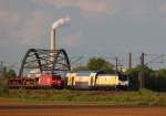 12.Mai 2013 bei Burgstemmen (KBS 350): Treffen zweier alltglichen Gste auf der Nord-Sd-Strecke.