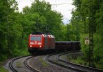 185 120-3 und eine unbekannte 185er beide von DB kommen durch Sehlem  mit einem langen gemischten Gterzug aus Richtung Trier-Ehrang und in Richtung Koblenz bei Regenwetter am 19.5.2013.