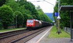 185 038-7 DB kommt durch Sehlem mit einem langen gemischten aus Kln-Gremberg nach Trier-Ehrang und fhrt Trier-Ehrang bei Sommerwetter mit Gewittergefahr am 8.6.2013.