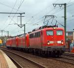 Die  alte Dame  muss die jungen schleppen -    Die 140 214-8 der DB Schenker Rail hat am 03.07.0.2013 drei Bombardier TRAXX F140 AC1 (185 045-2, 185 149-2 und 185 172-4) der DB Schenker am Haken und