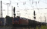 185 143-5 DB fhrt mit einem langen Kesselzug aus Antwerpen-BASF(B) nach Ludwigshafen-BASF bei der Ausfahrt aus Aachen-West und fhrt in Richtung Aachen-Hbf,Kln bei Gegenlicht am einem schnem Sommerabend vom 8.7.2013.